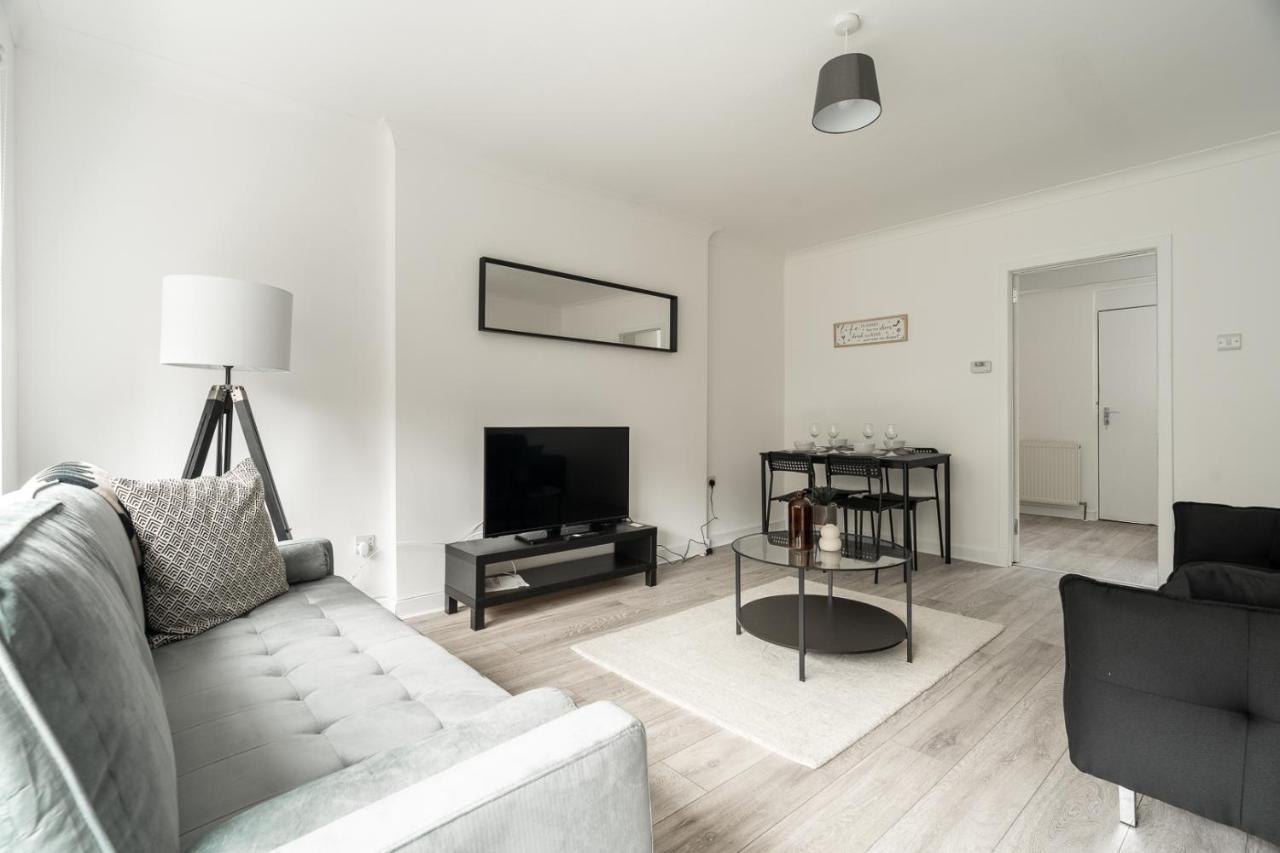 2 Bdr House By Caledonia Luxe Stays Short Lets & Serviced Accommodation Glasgow — Photos 2